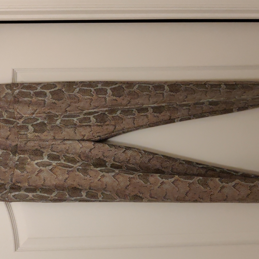 Insight size 4 streachable pants. Brand new.